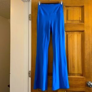 Lululemon Groove Super-High-Rise Flared Pant Nulu (Poolside/blue size 6)